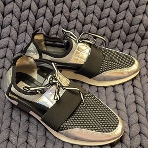 STEVE MADDEN ARCTIC SILVER Black &